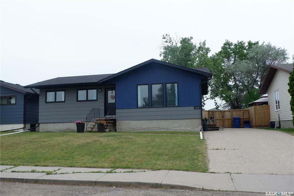 Property Photo: 1018 Granville Avenue SK S0H 0B0