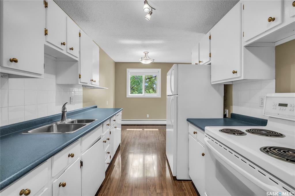 Property Photo: 719 10th Street E 20 SK S7H 0H2