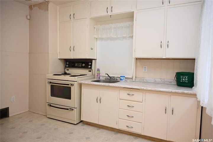 Property Photo:  1416 D Avenue N  SK S7L 1P4 