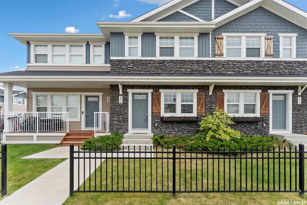 Property Photo: 1216 Pringle Way SK S7T 0X5