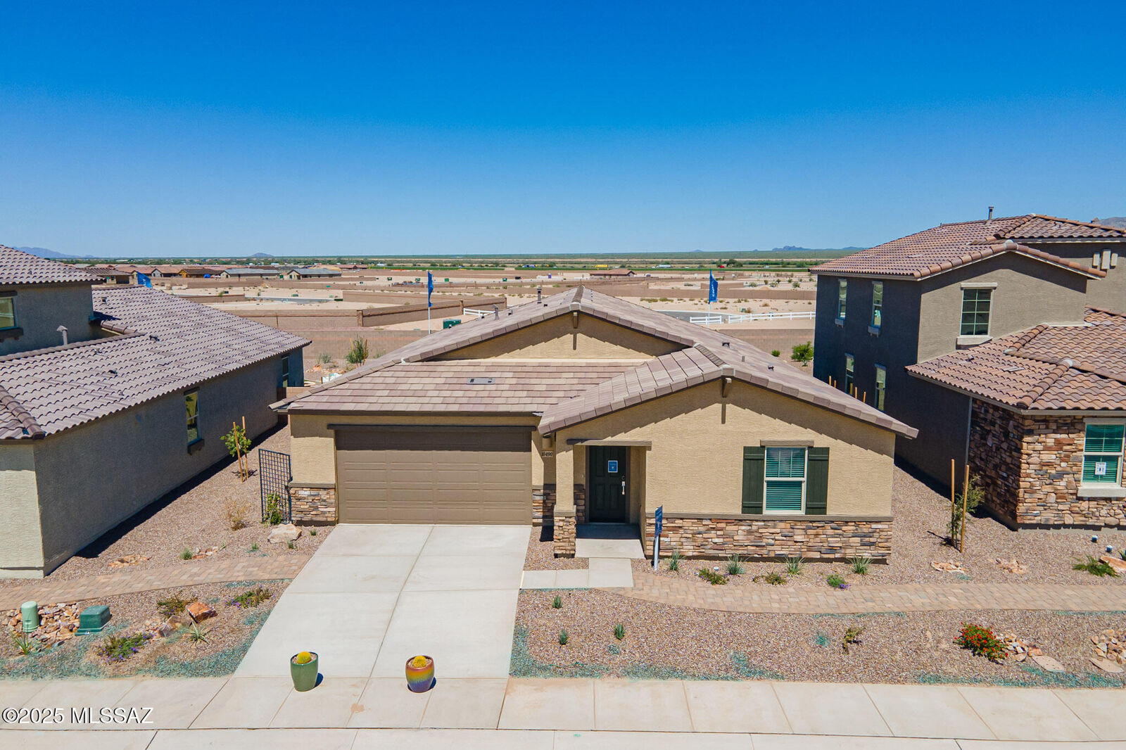 Property Photo: 10490 W Beaman Lane AZ 85653