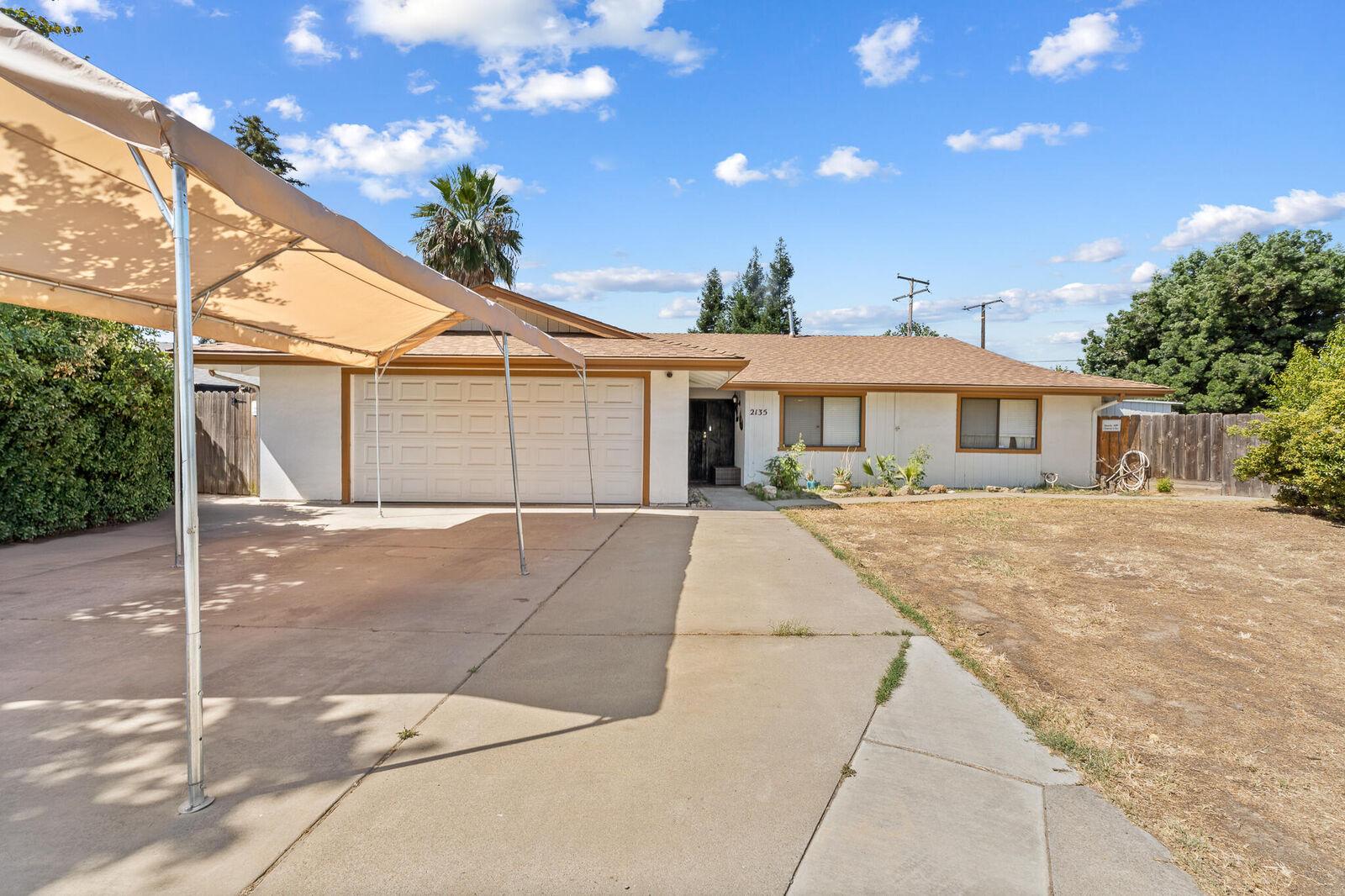 Property Photo:  2135 S Woodland Street  CA 93277 