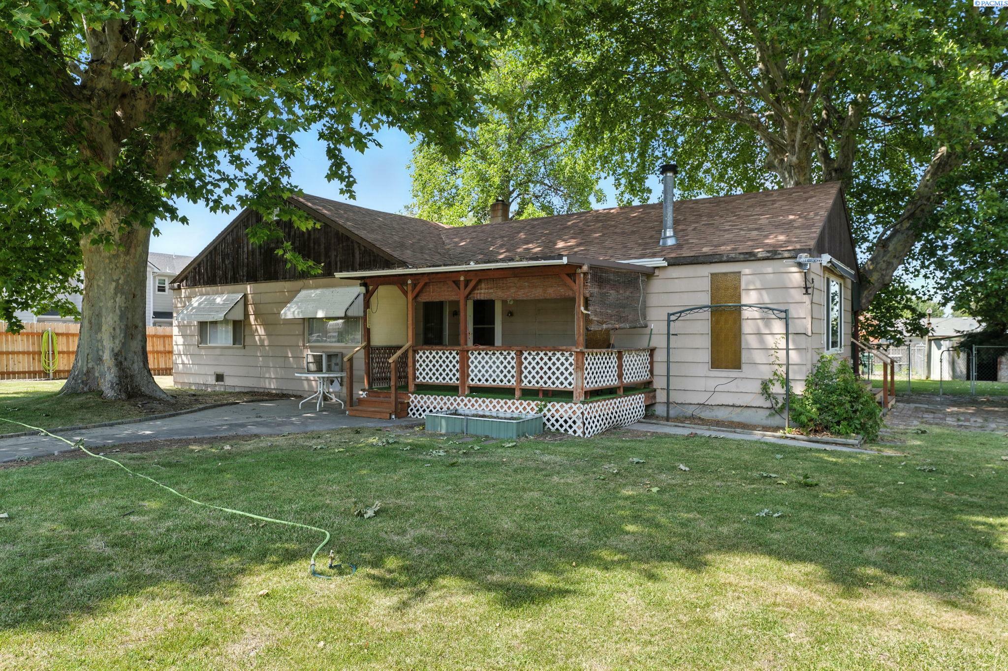 Property Photo: 219 E 6th Ave. WA 99336