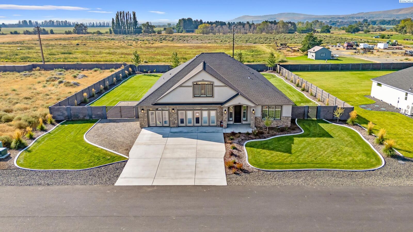 Property Photo: 12814 Blackfoot Dr. WA 99301