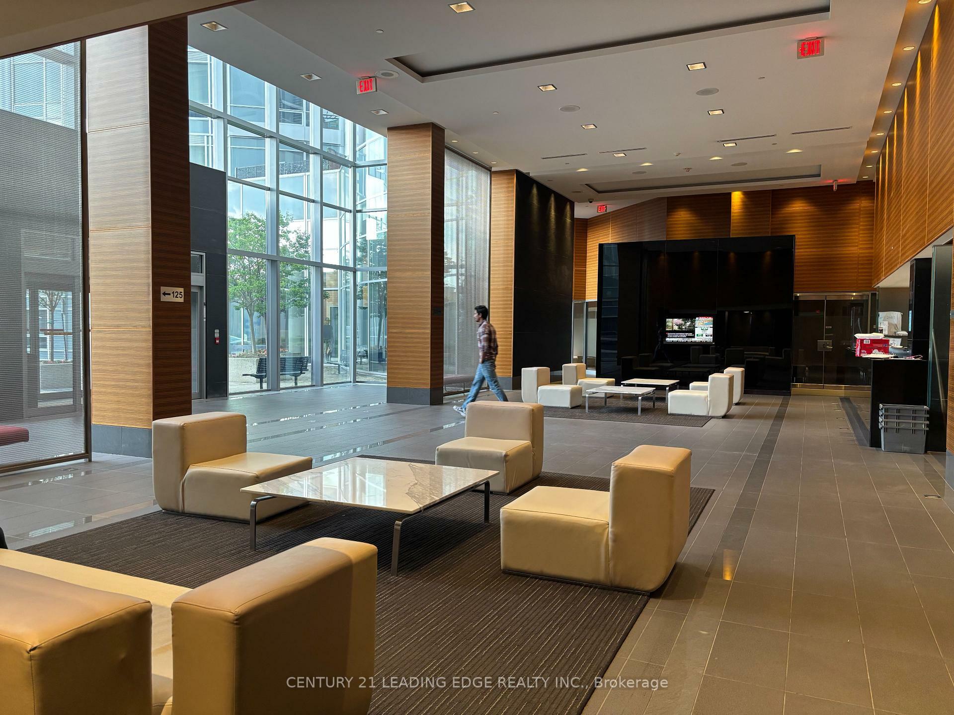 Property Photo: 125 Village Green Square 2108 ON M1S 0G3