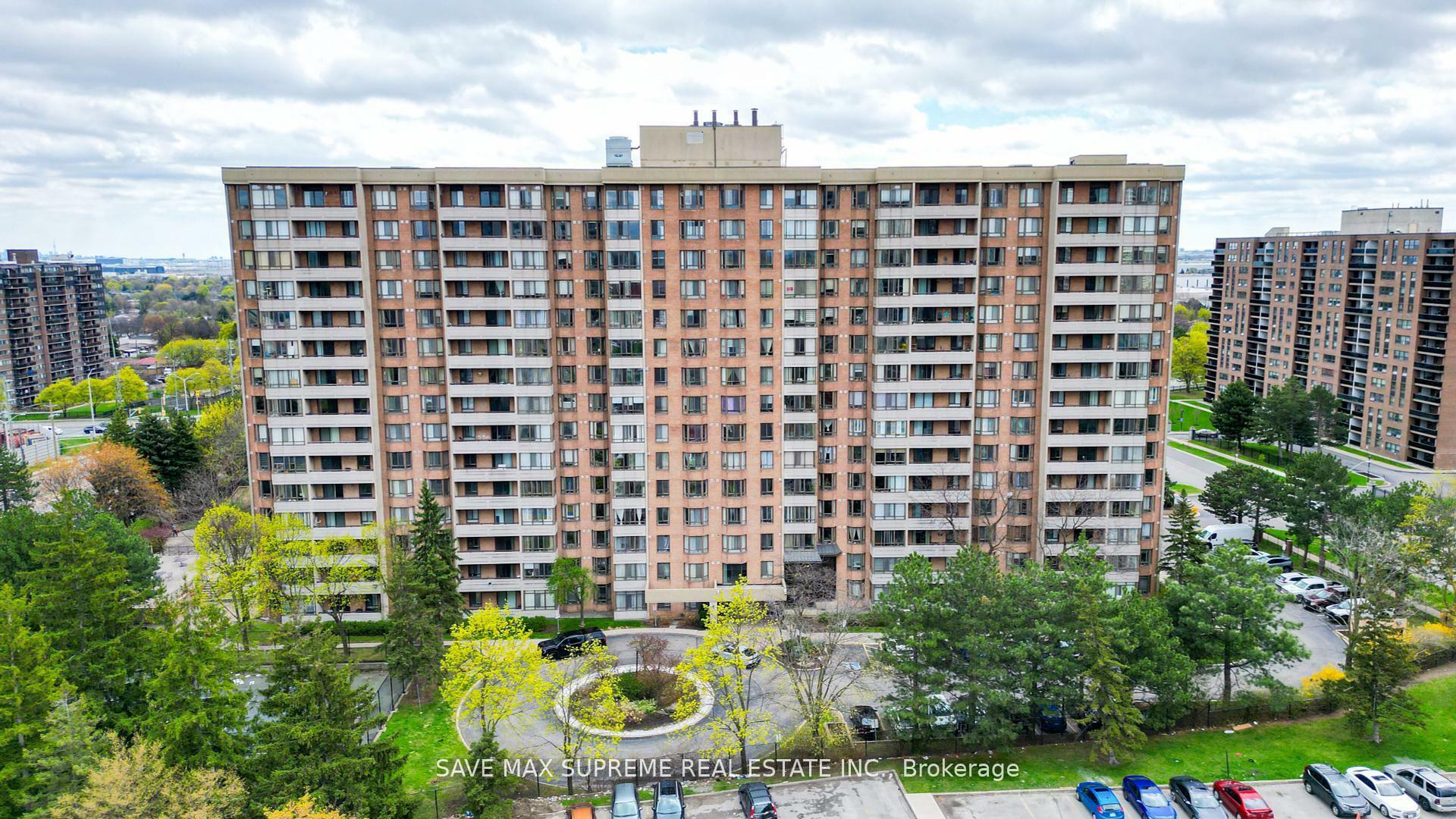 Property Photo: 5 Lisa Street 1507 ON L6T 4T4