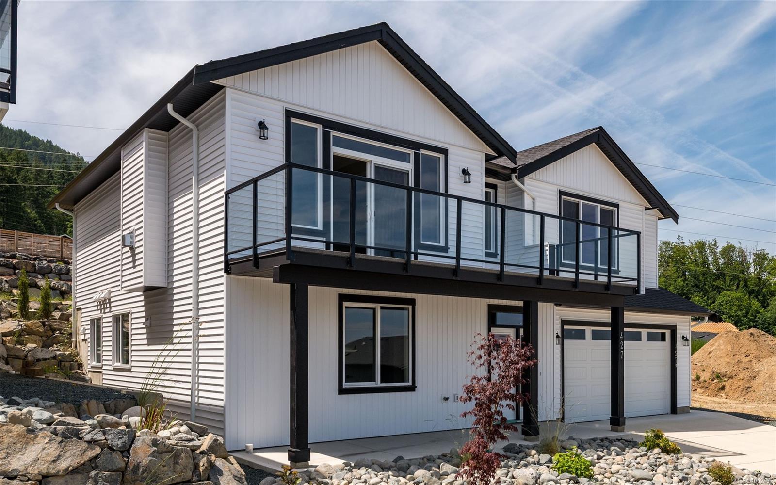 Property Photo: 427 Colonia Dr S BC V9G 0B8