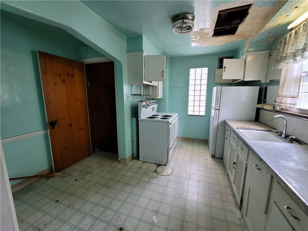 Property Photo: 5510 Pocusset St PA 15217
