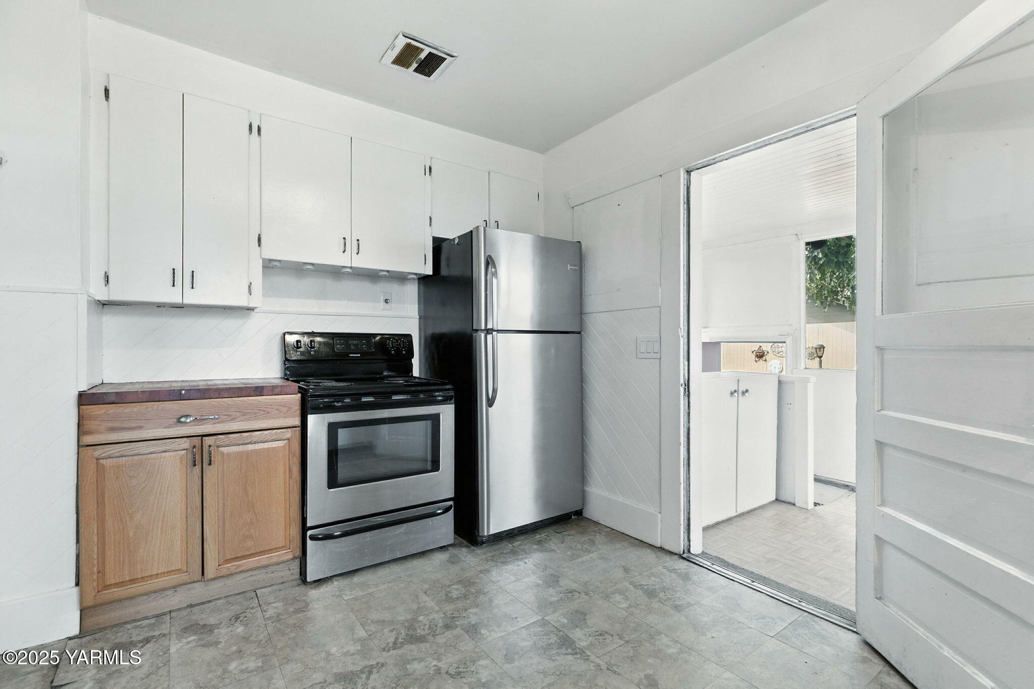 Property Photo: 702 S 15th Ave WA 98902
