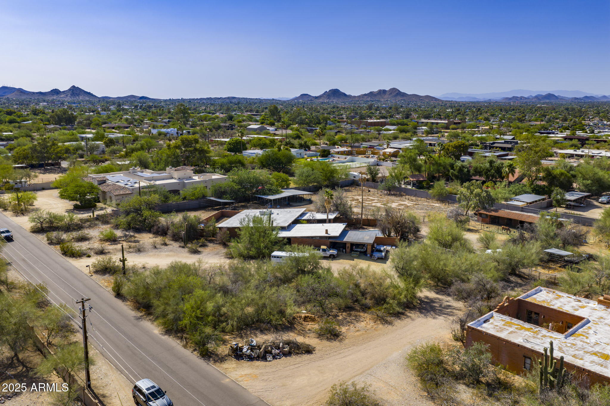 Property Photo: 4040 E Via Estrella -- AZ 85028