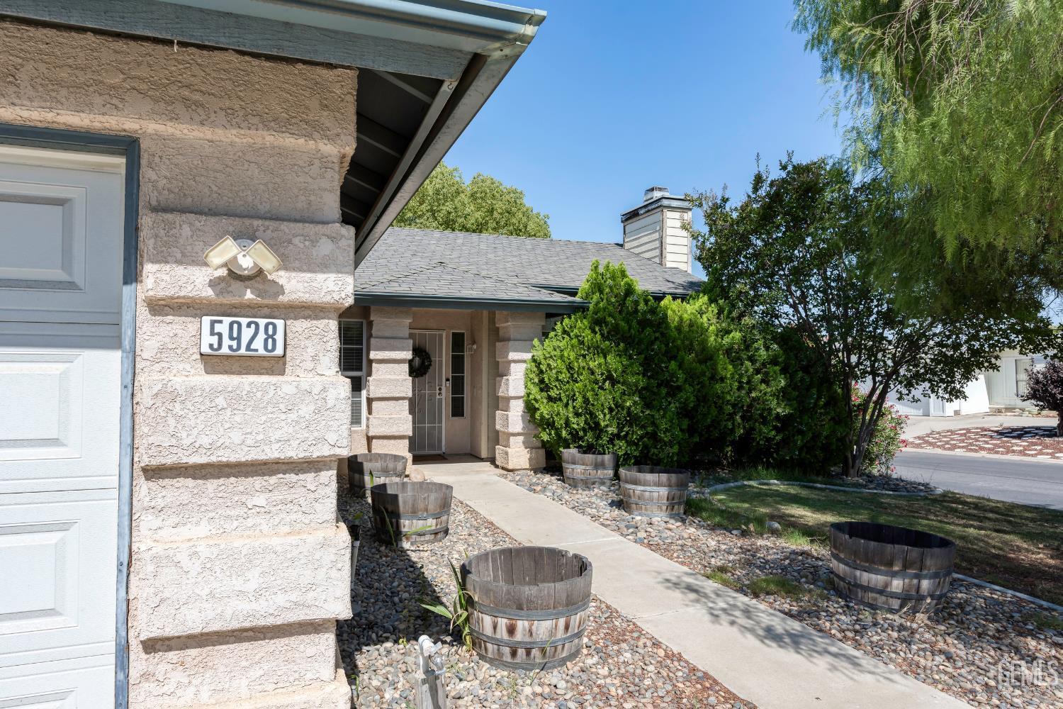 Property Photo: 5928 Dyce Way CA 93306