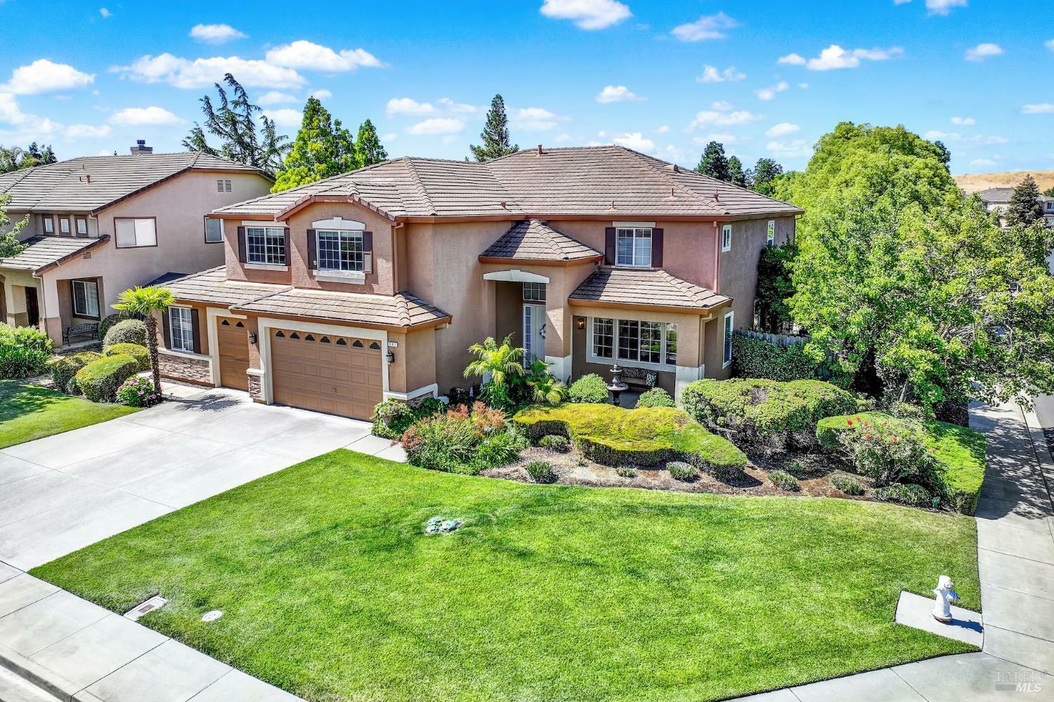 Property Photo: 901 Dunerose Court CA 95687