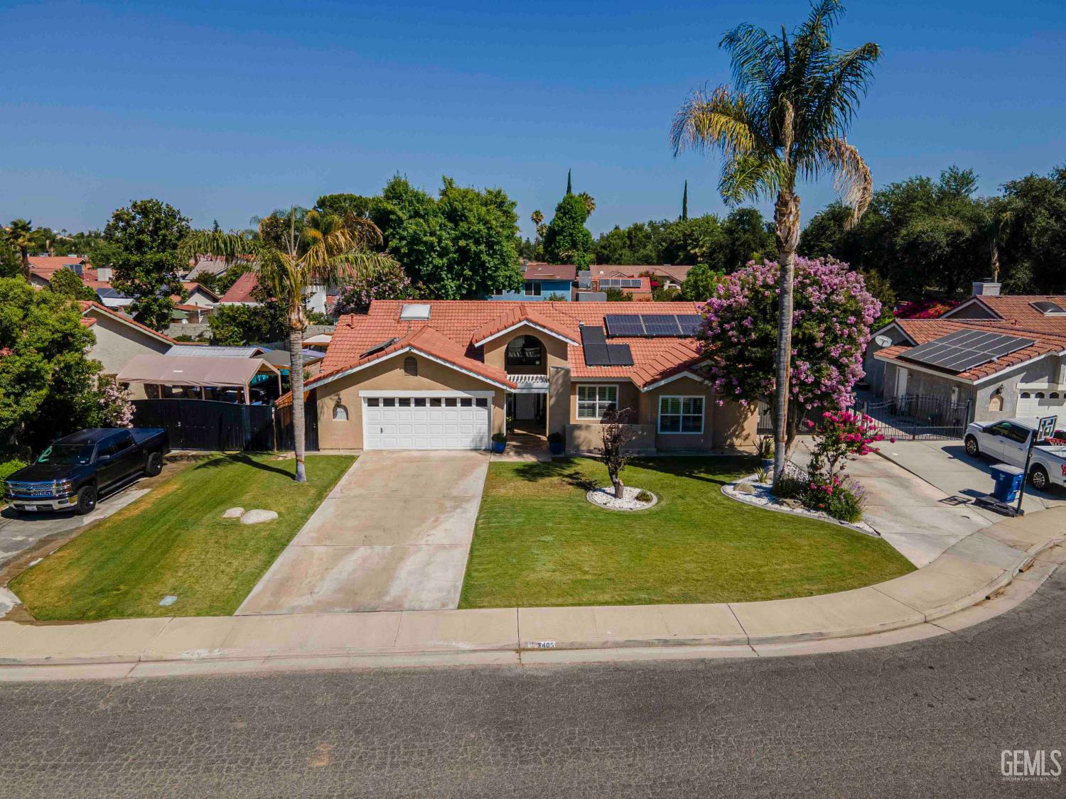 Property Photo: 3405 Raven Oak Ct CA 93311