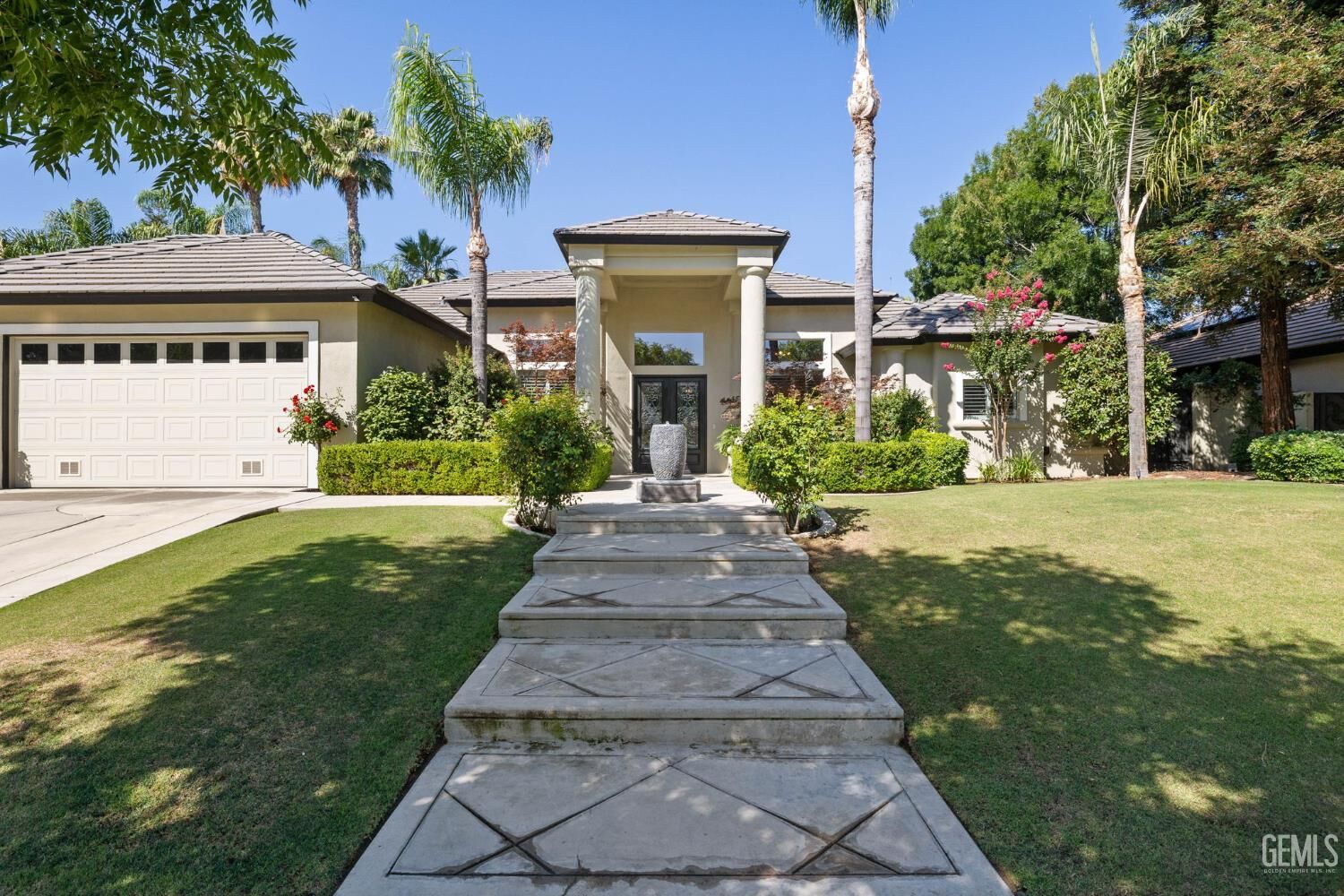 Property Photo:  2801 Trengate Way  CA 93311 