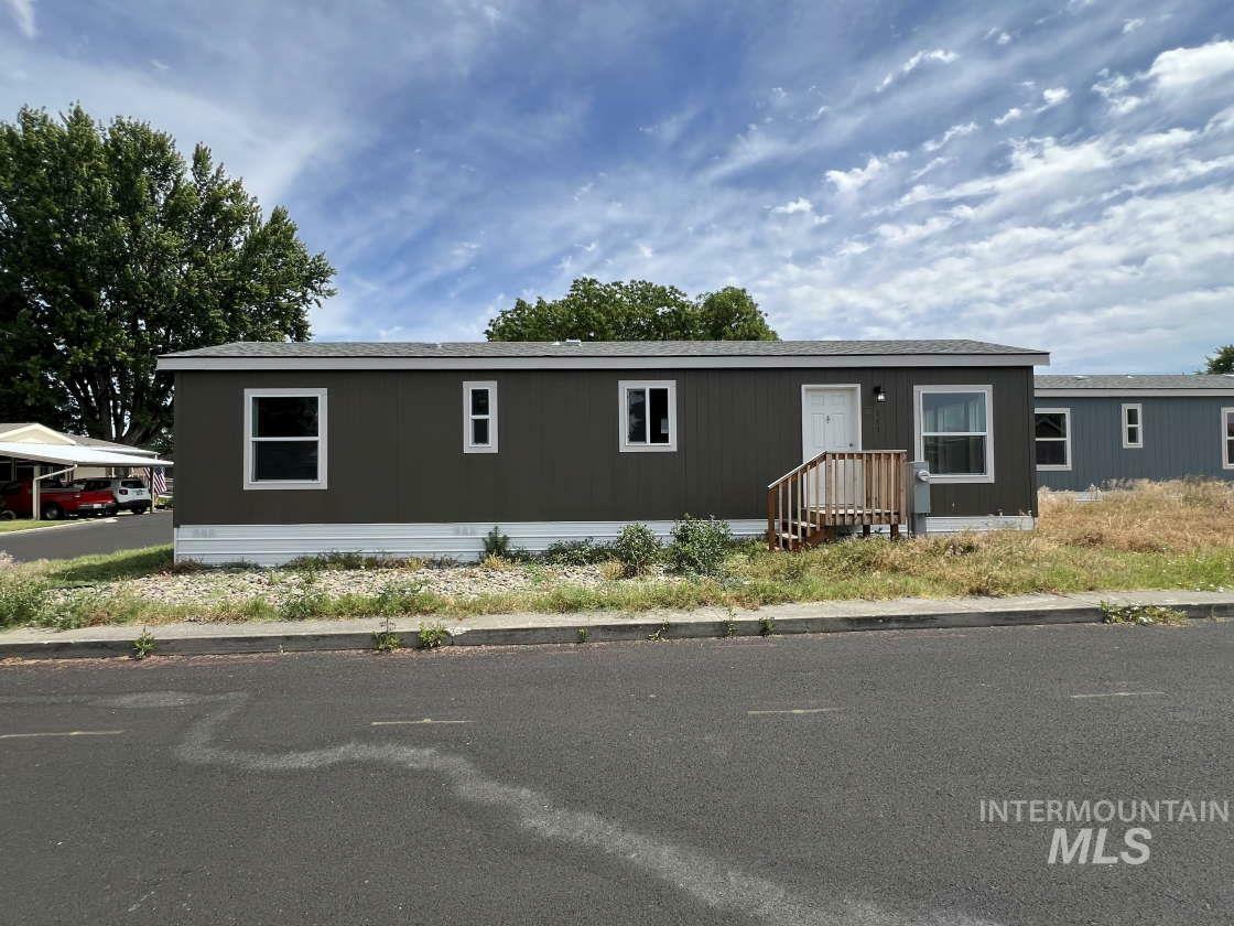 Property Photo: 2015 6th Ave 111 WA 99403