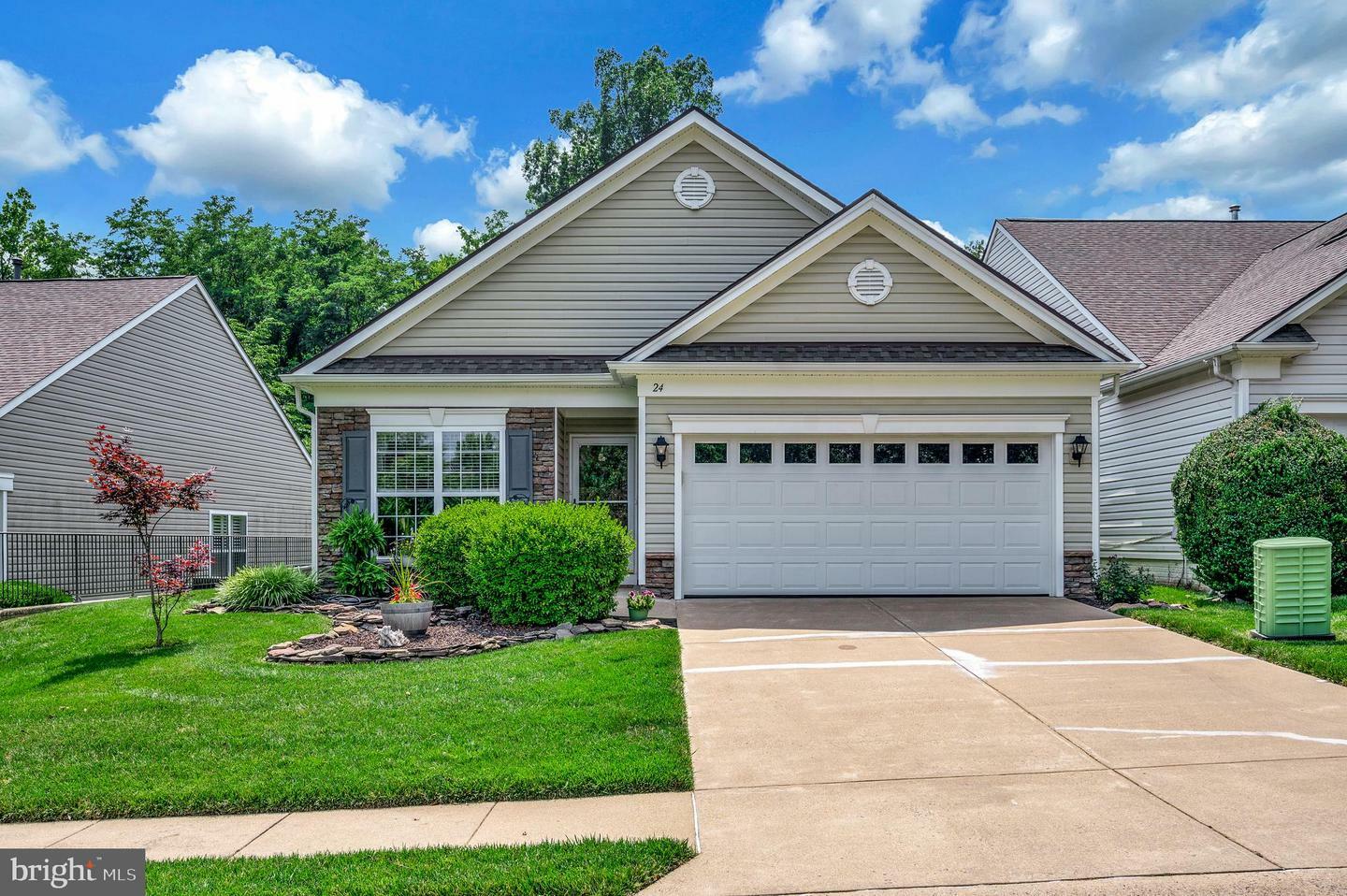 Property Photo: 24 Smithfield Way VA 22406