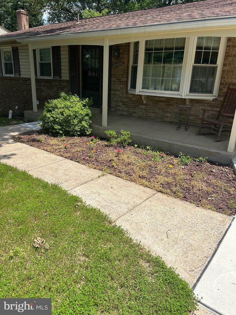 Property Photo: 12157 Pineneedle Court VA 22192