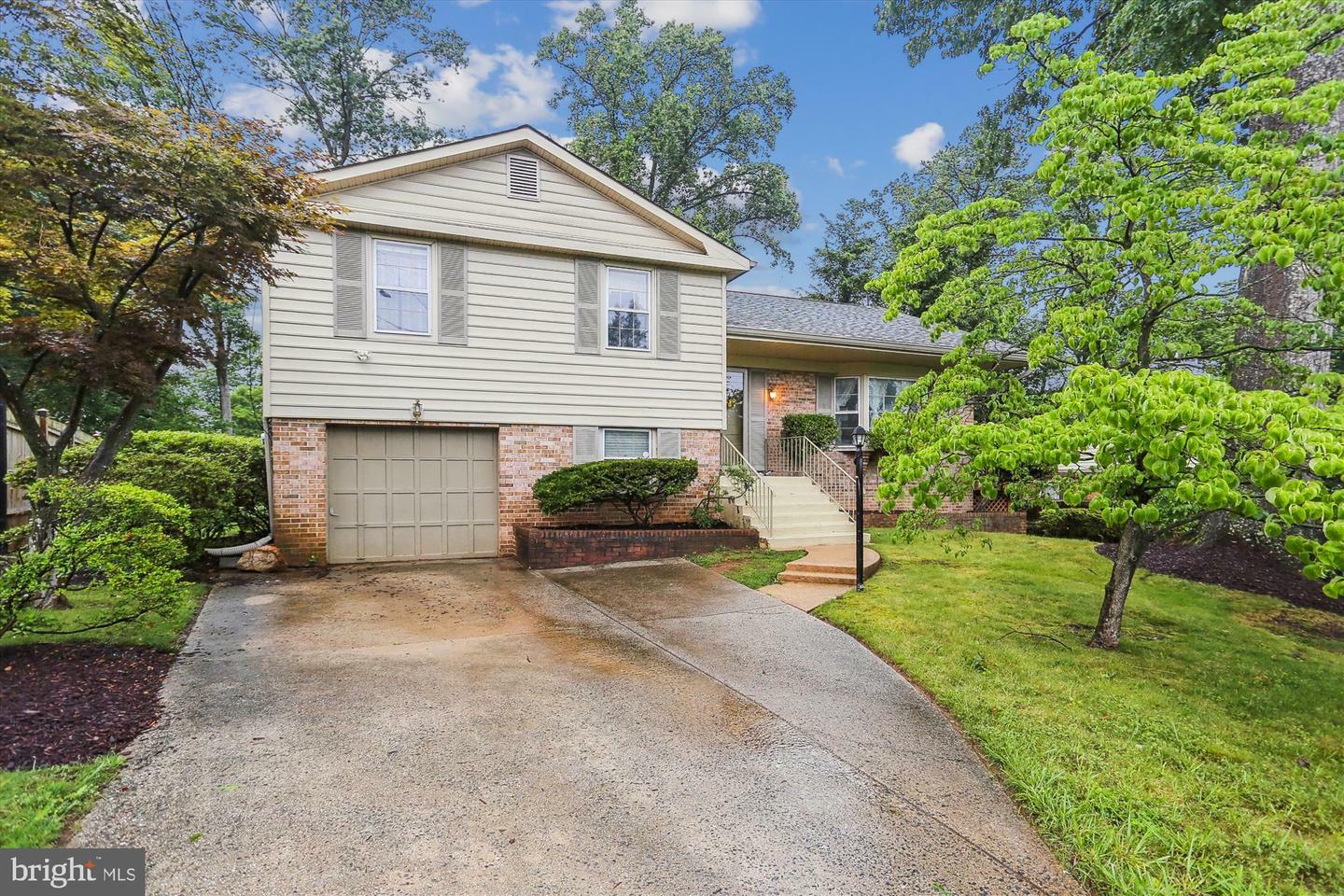 Property Photo: 1606 Peacock Lane MD 20904