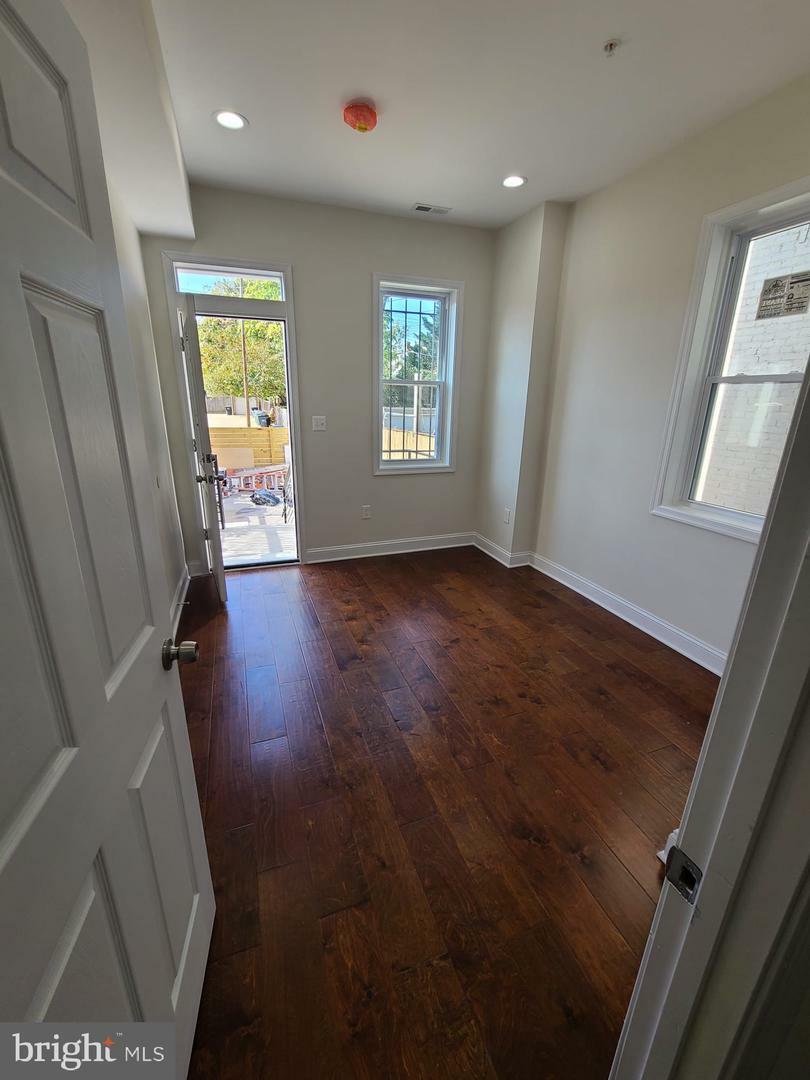 Property Photo:  113 15th Street SE  DC 20003 