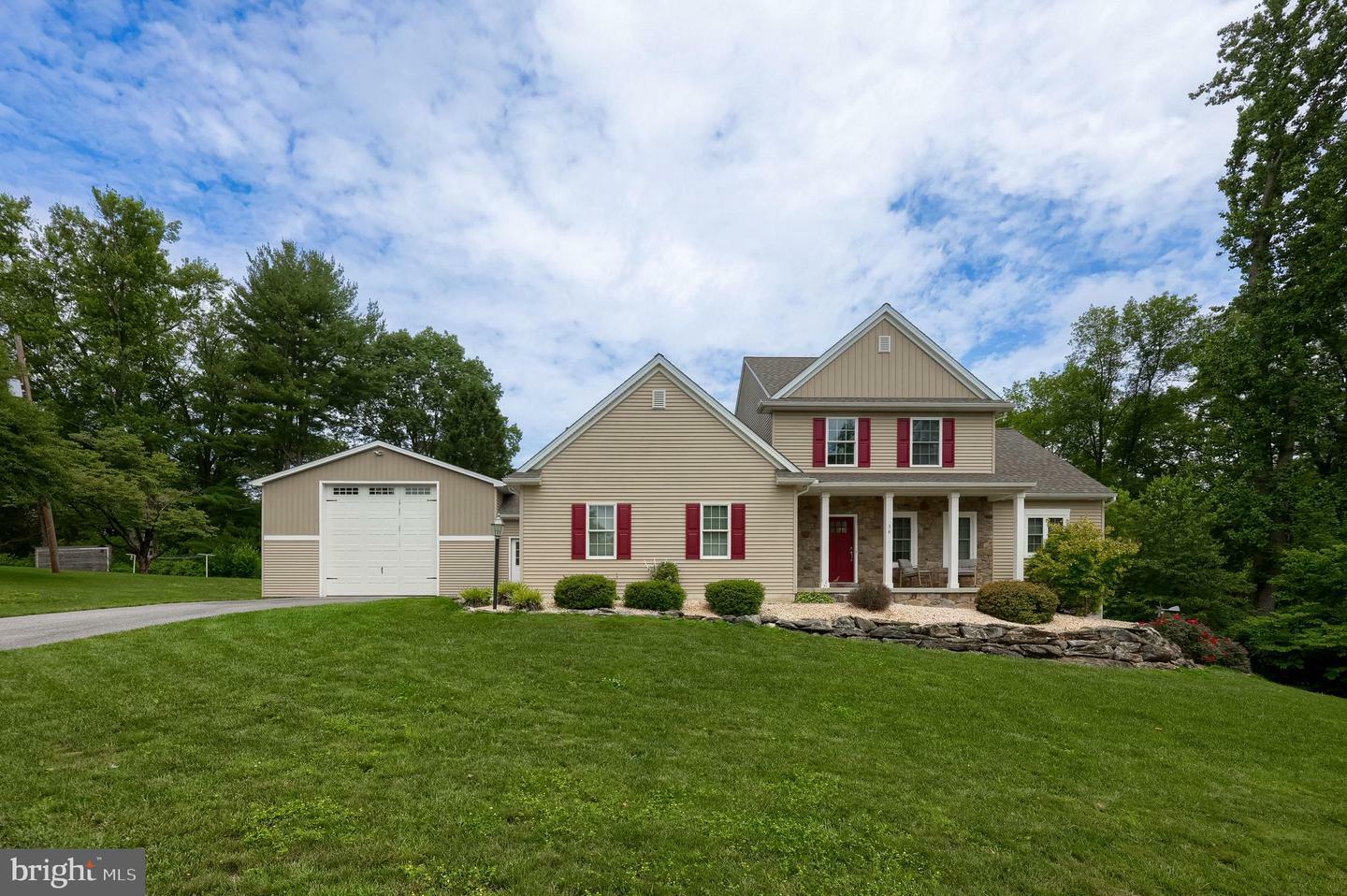 Property Photo:  36 Elm Court  PA 17603 