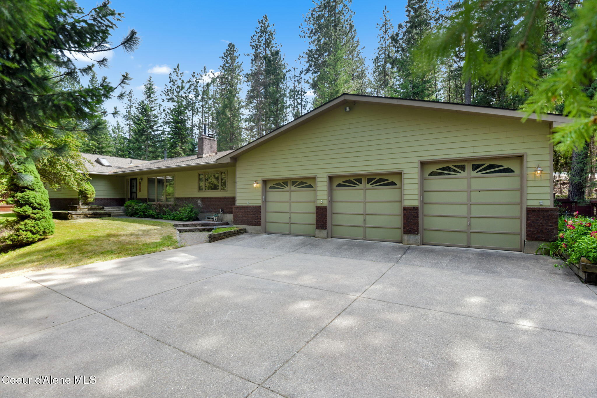 Property Photo: 694 S Signal Point Rd ID 83854
