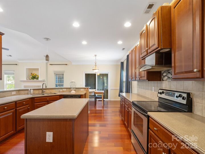 Property Photo:  9903 Southampton Commons Drive  NC 28277 