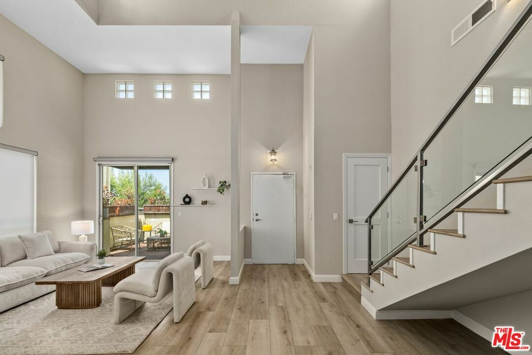 Property Photo: 2045 Beloit Ave CA 90025