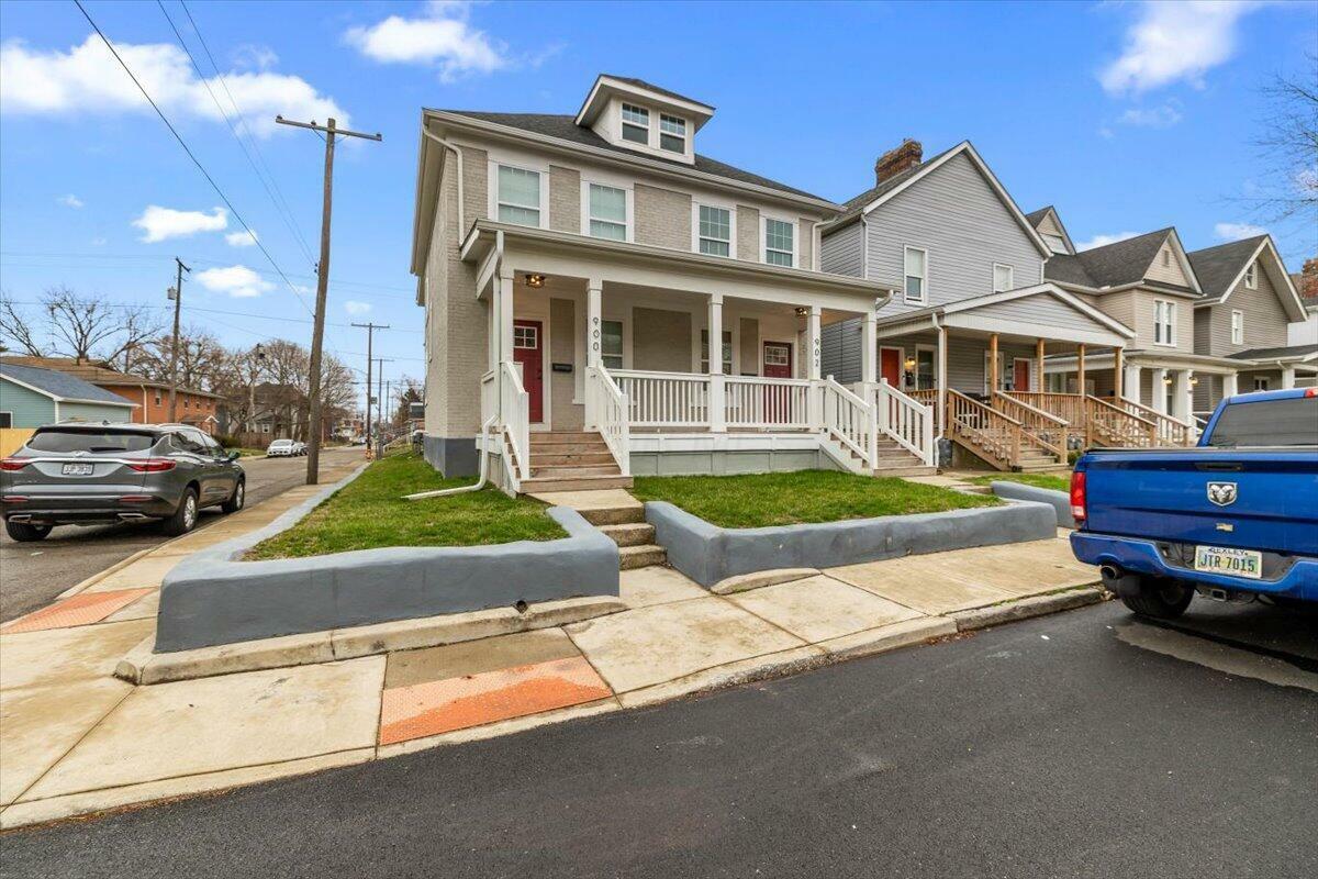 Property Photo: 900-902 Oakwood Avenue OH 43206