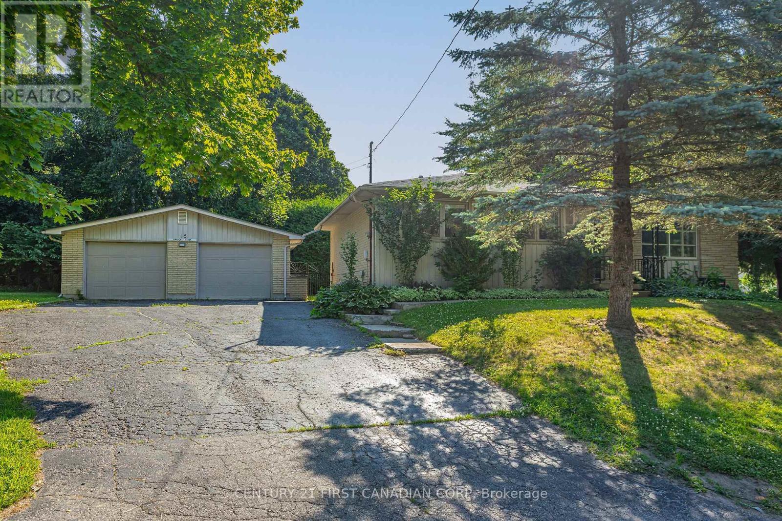 Property Photo: 15 Ranson Drive ON N6G 1V7