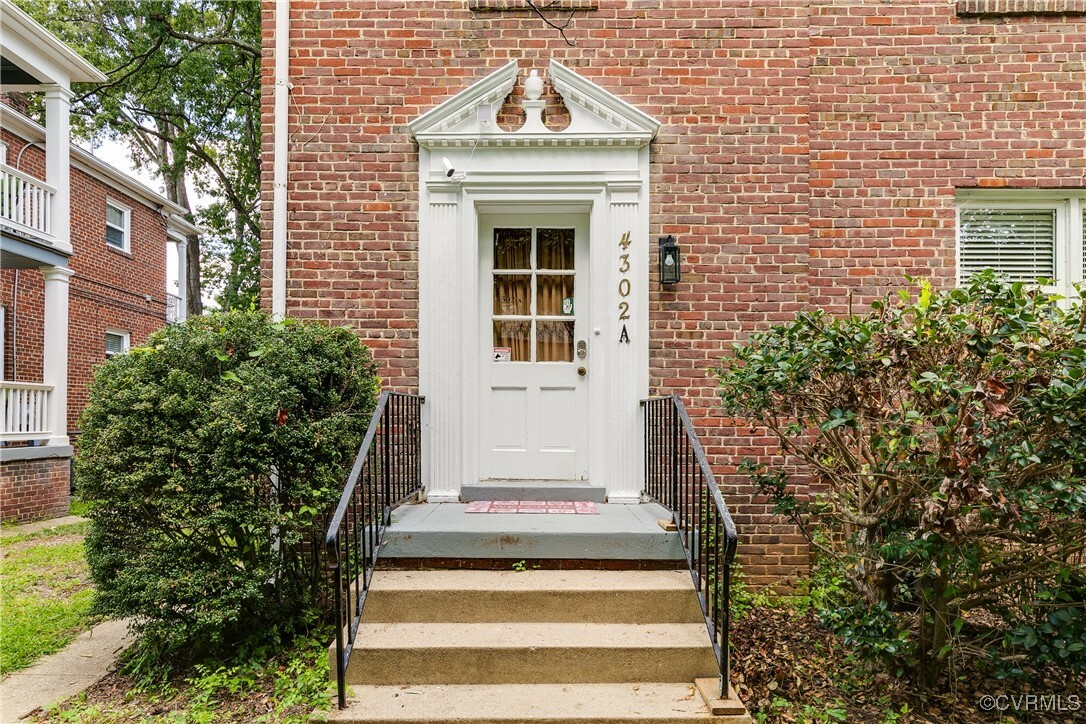 Property Photo: 4302 W Franklin Street VA 23221
