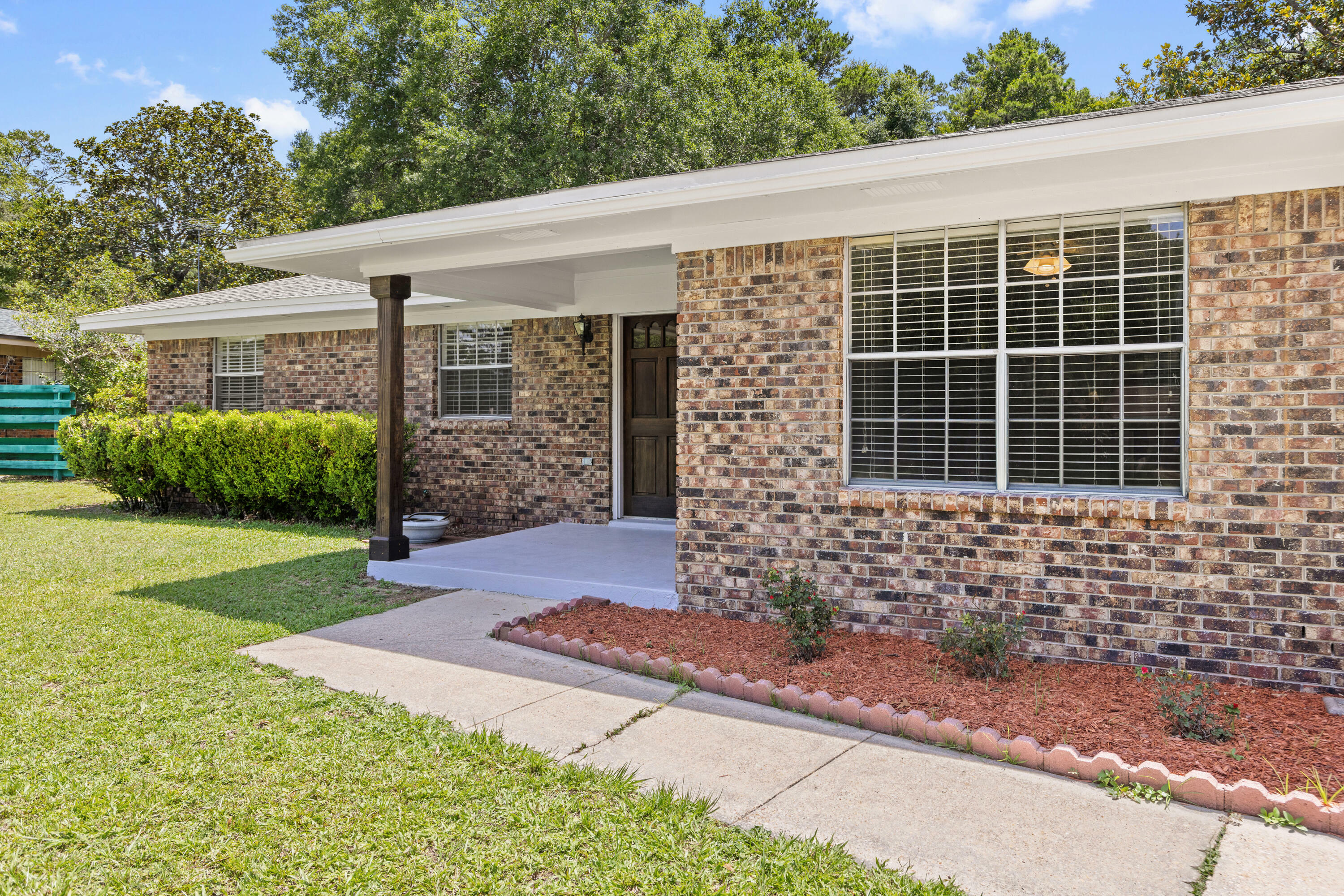 Property Photo: 2431 Roberts Drive FL 32578