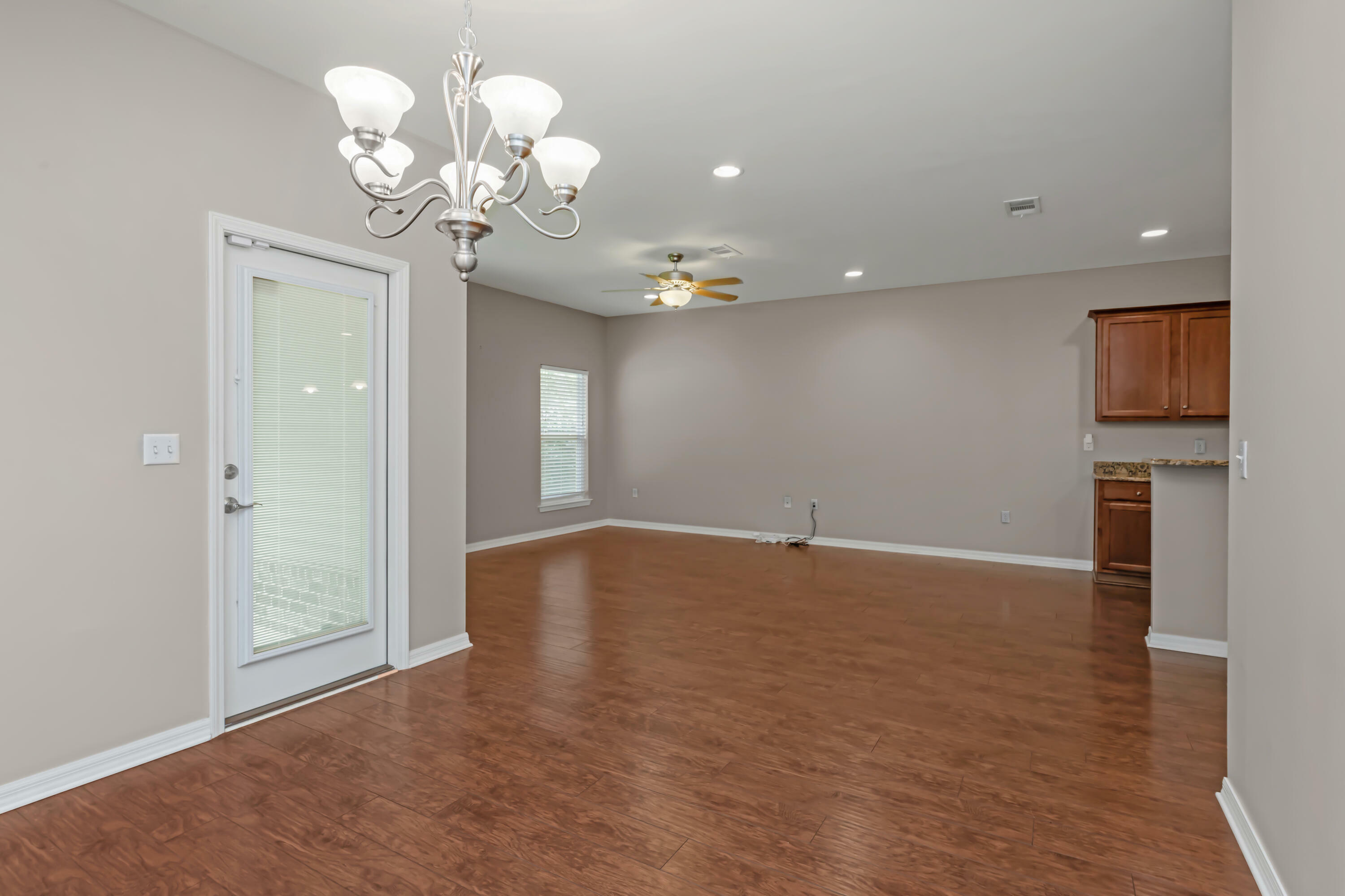 Property Photo: 1302 S Cedar Avenue FL 32578