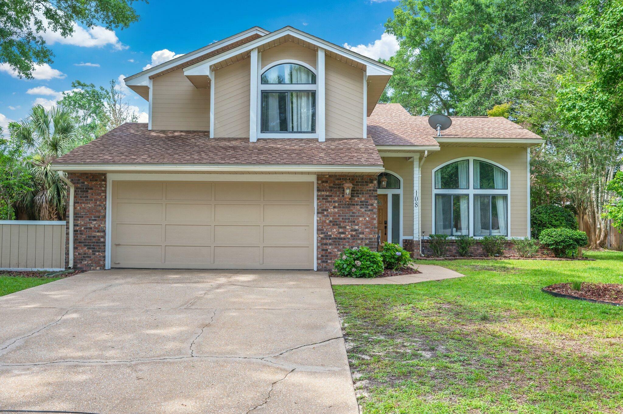 Property Photo: 108 Rockywood Way FL 32578