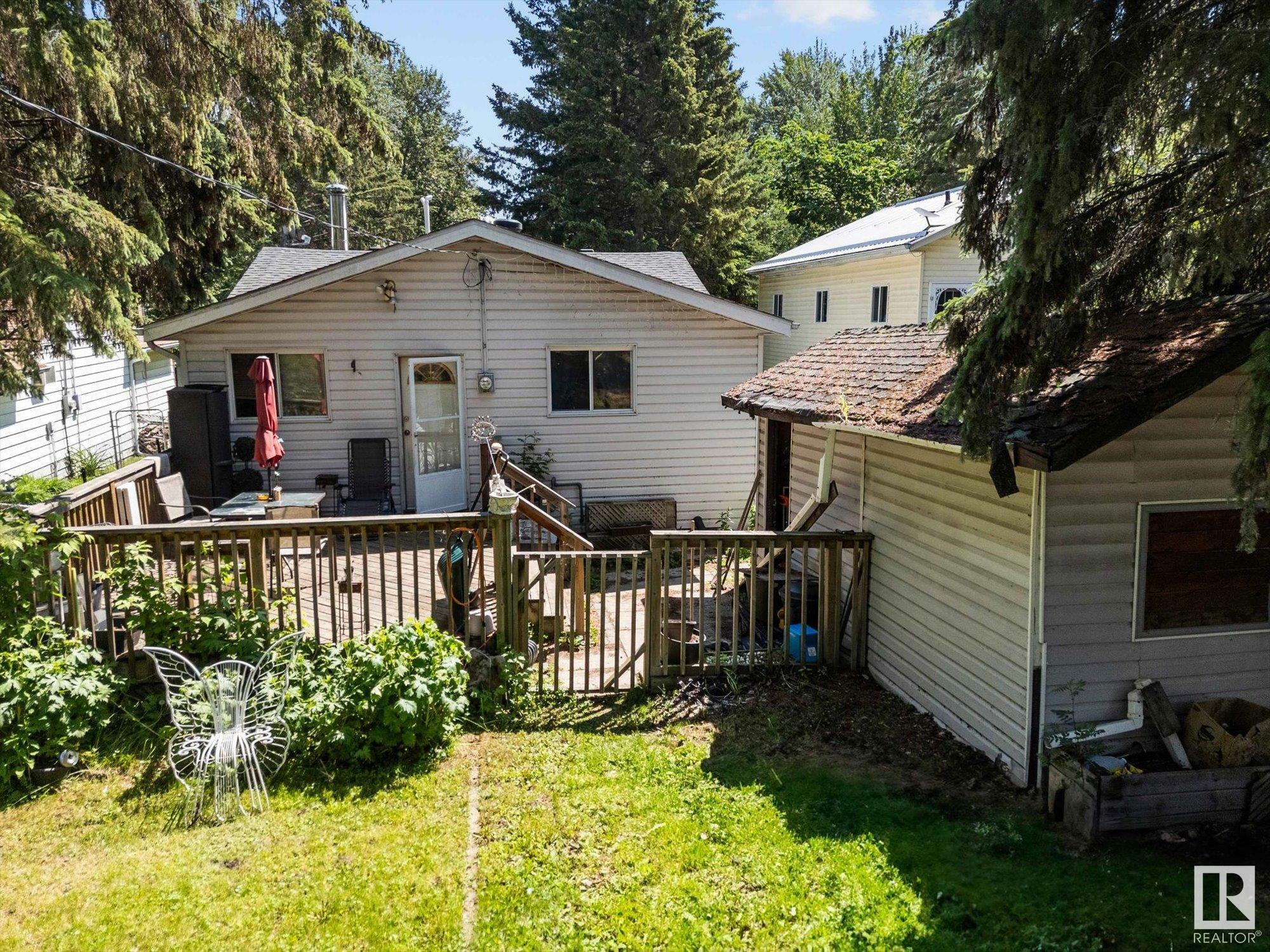 Property Photo: 257 Rge Rd 20 AB T7Z 2V2