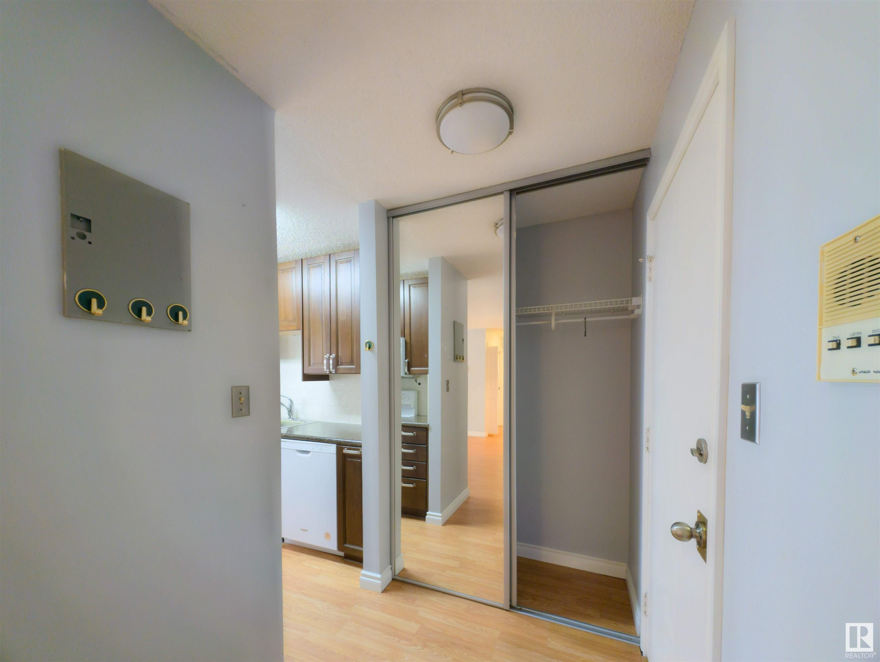 Property Photo: 11245 109 Avenue NW 6 AB T5H 4B1