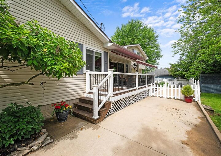 Property Photo: 2089 Willow Cove OH 43440