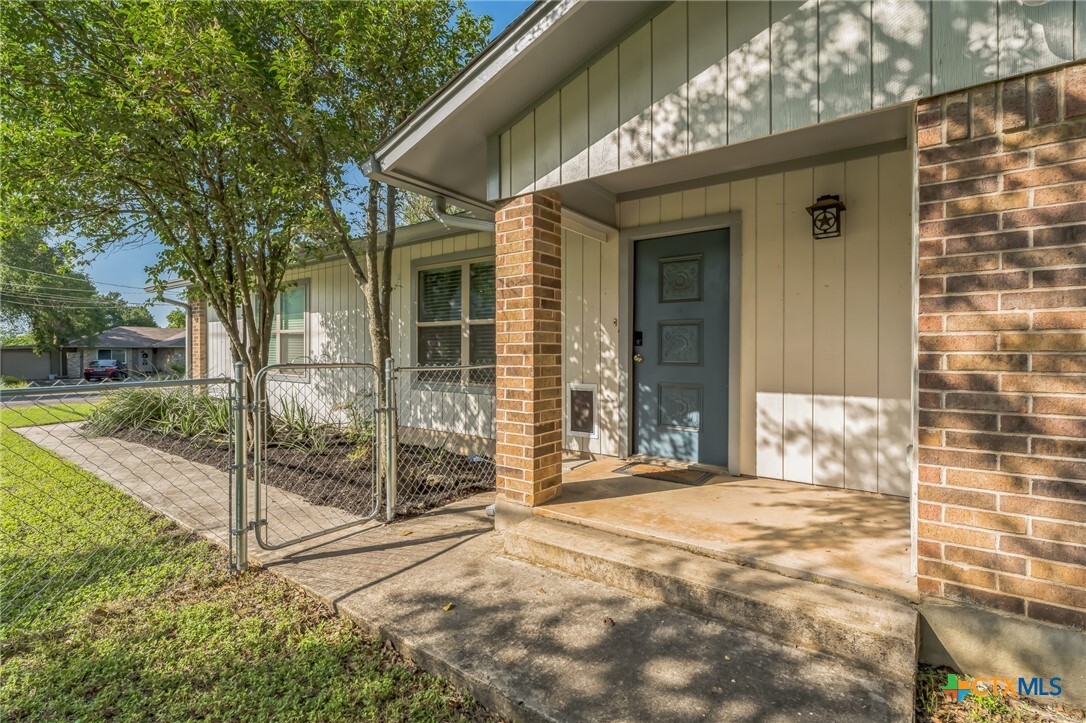 Property Photo: 500 Park Place TX 78666
