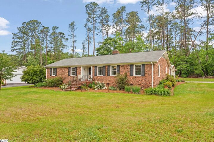Property Photo: 302 Peach Valley Drive SC 29303