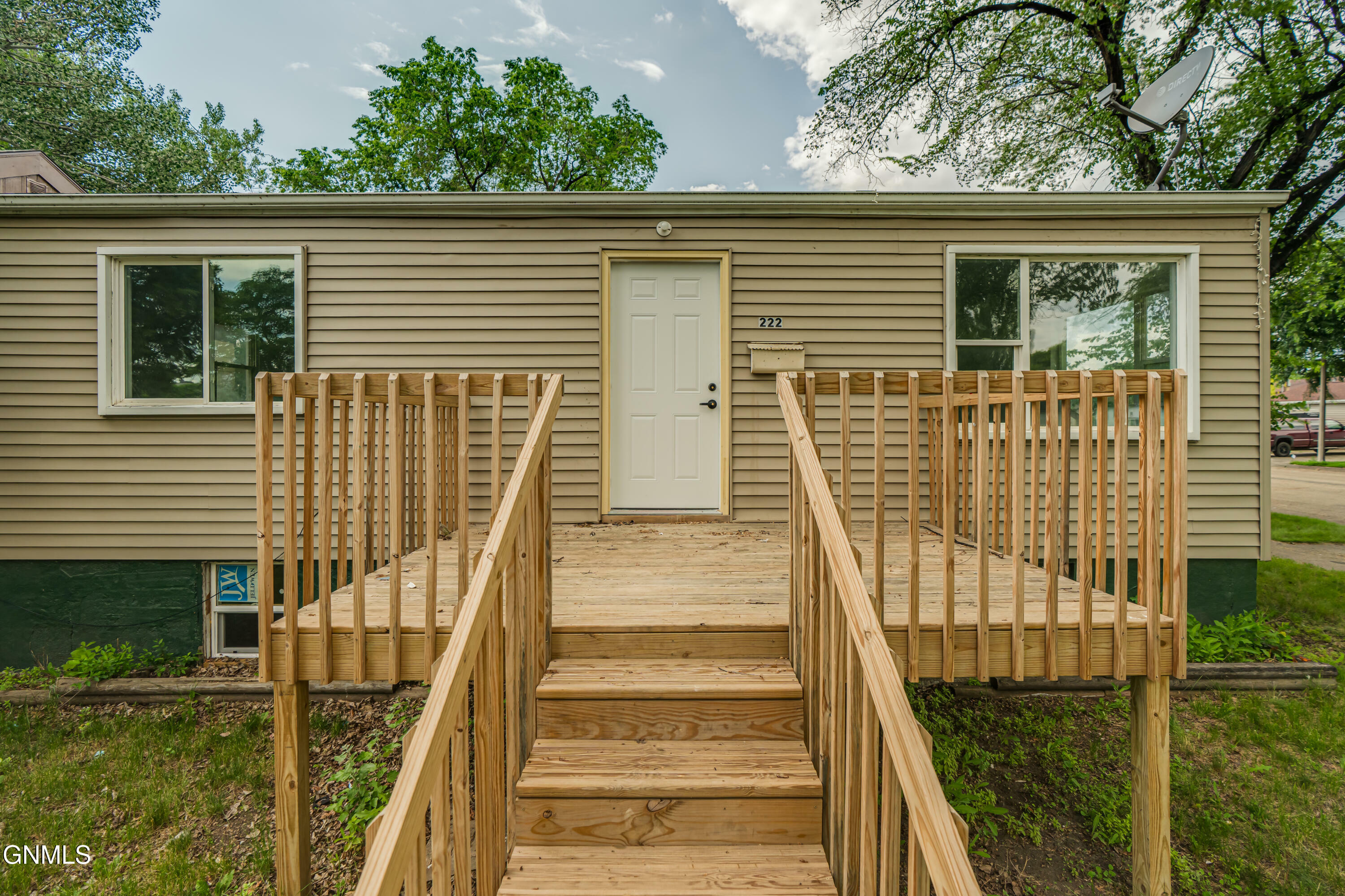 Property Photo: 222 N 19th Street ND 58501