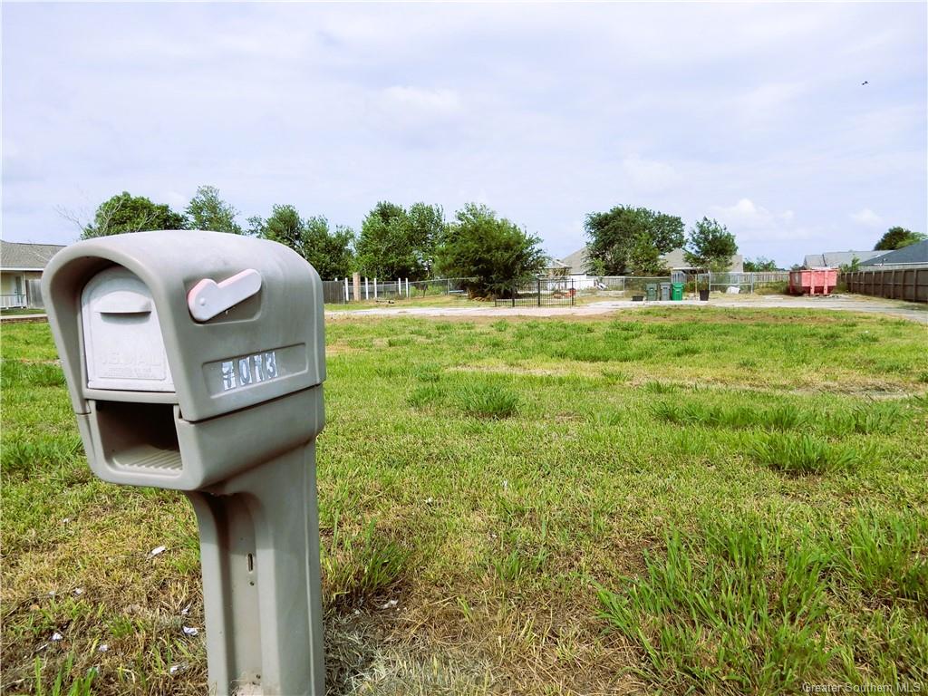 Property Photo: 7013 Windmill Lane LA 70605