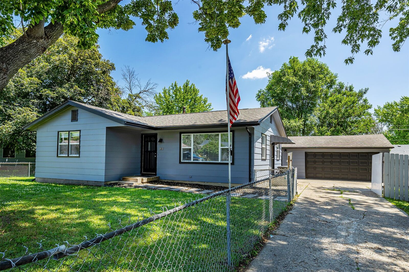 Property Photo:  3113 E 36th Court  IA 50317 