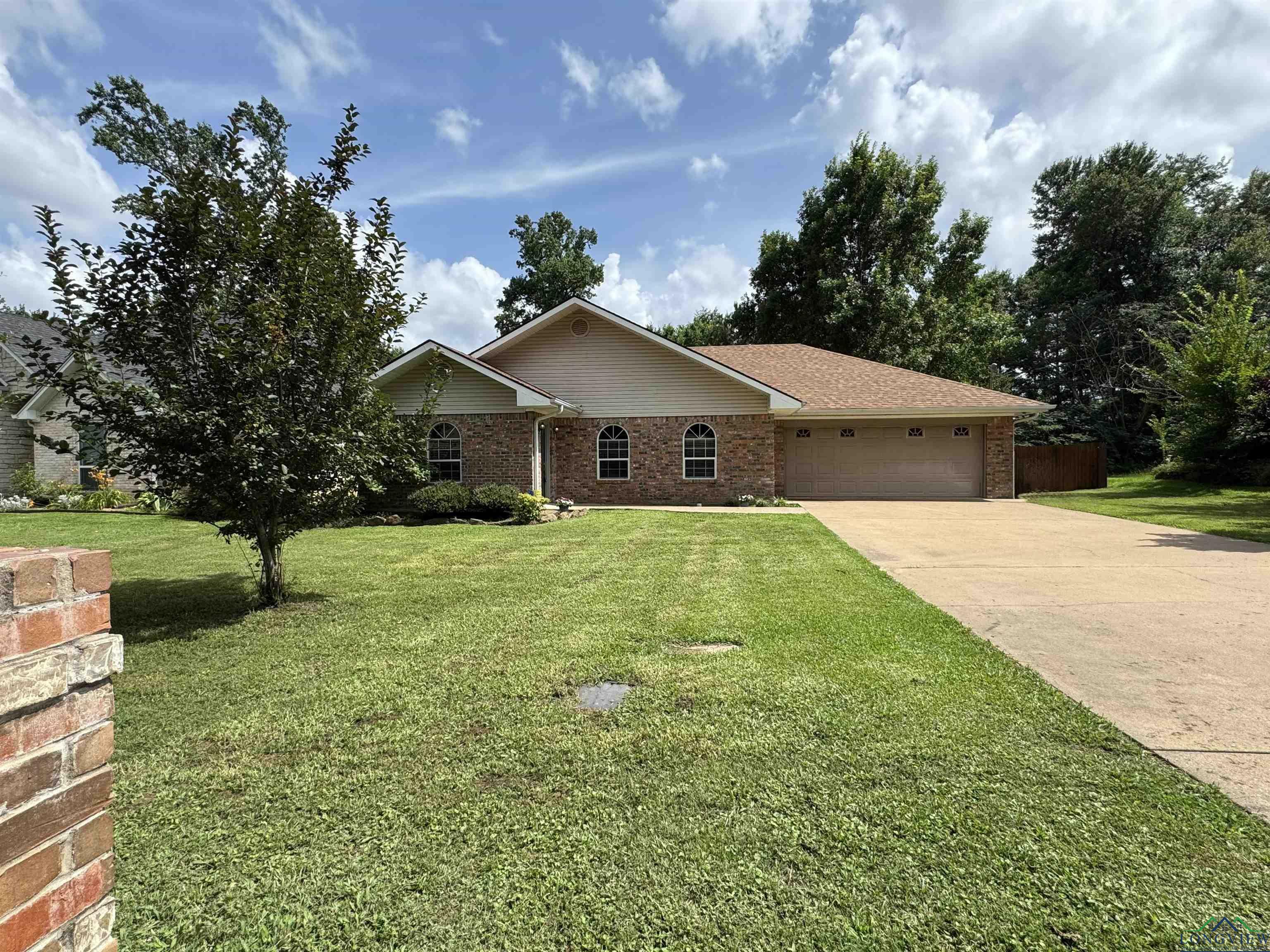 126 E Hoyt Dr  Longview TX 75601 photo