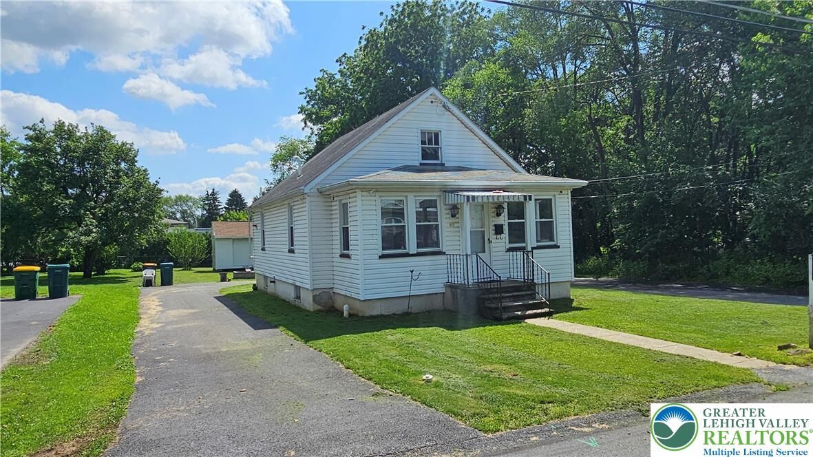 Property Photo:  532 Oakwood Street  PA 18045 