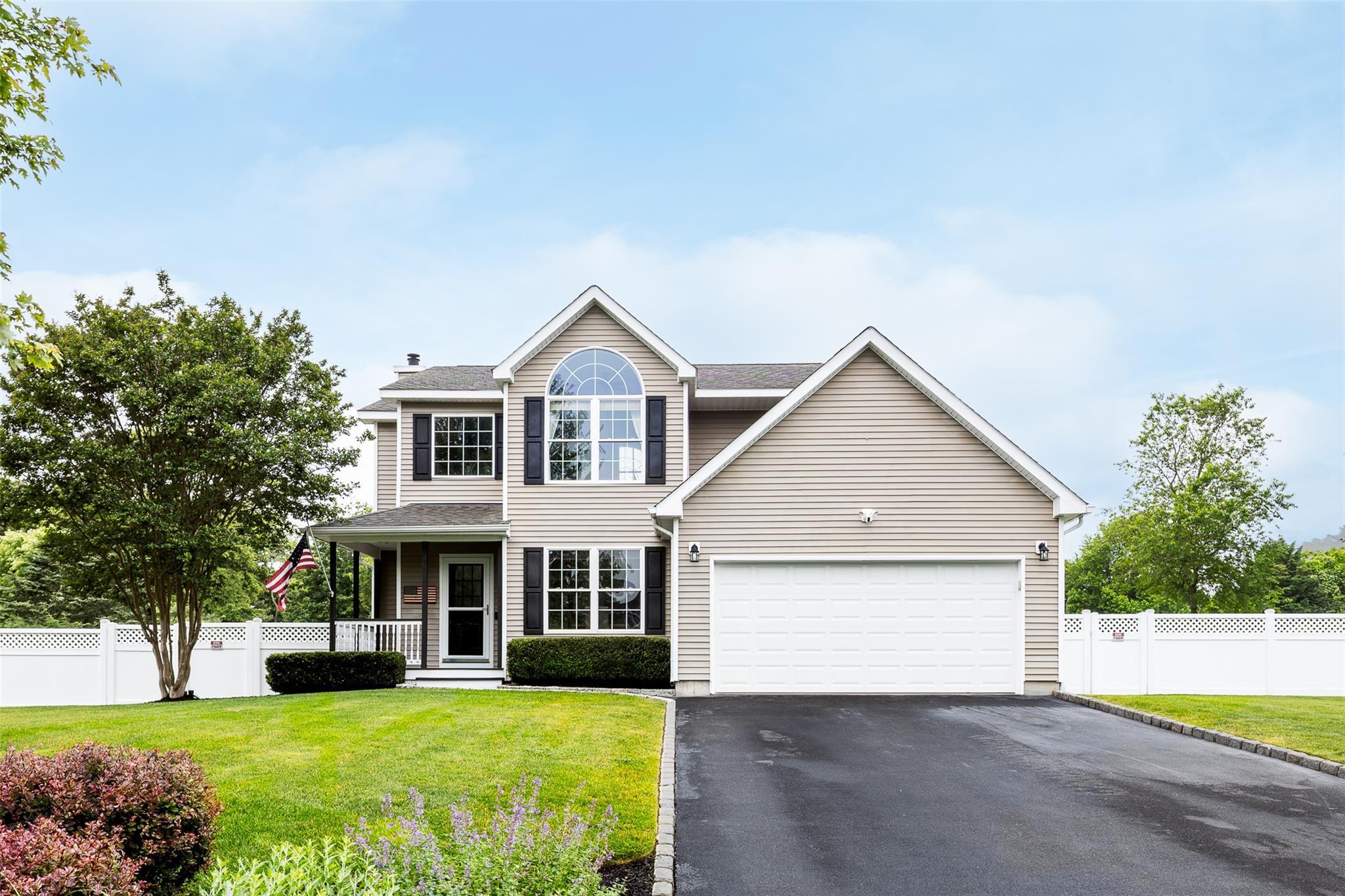 Property Photo:  6 Danamarie Lane  NY 11772 
