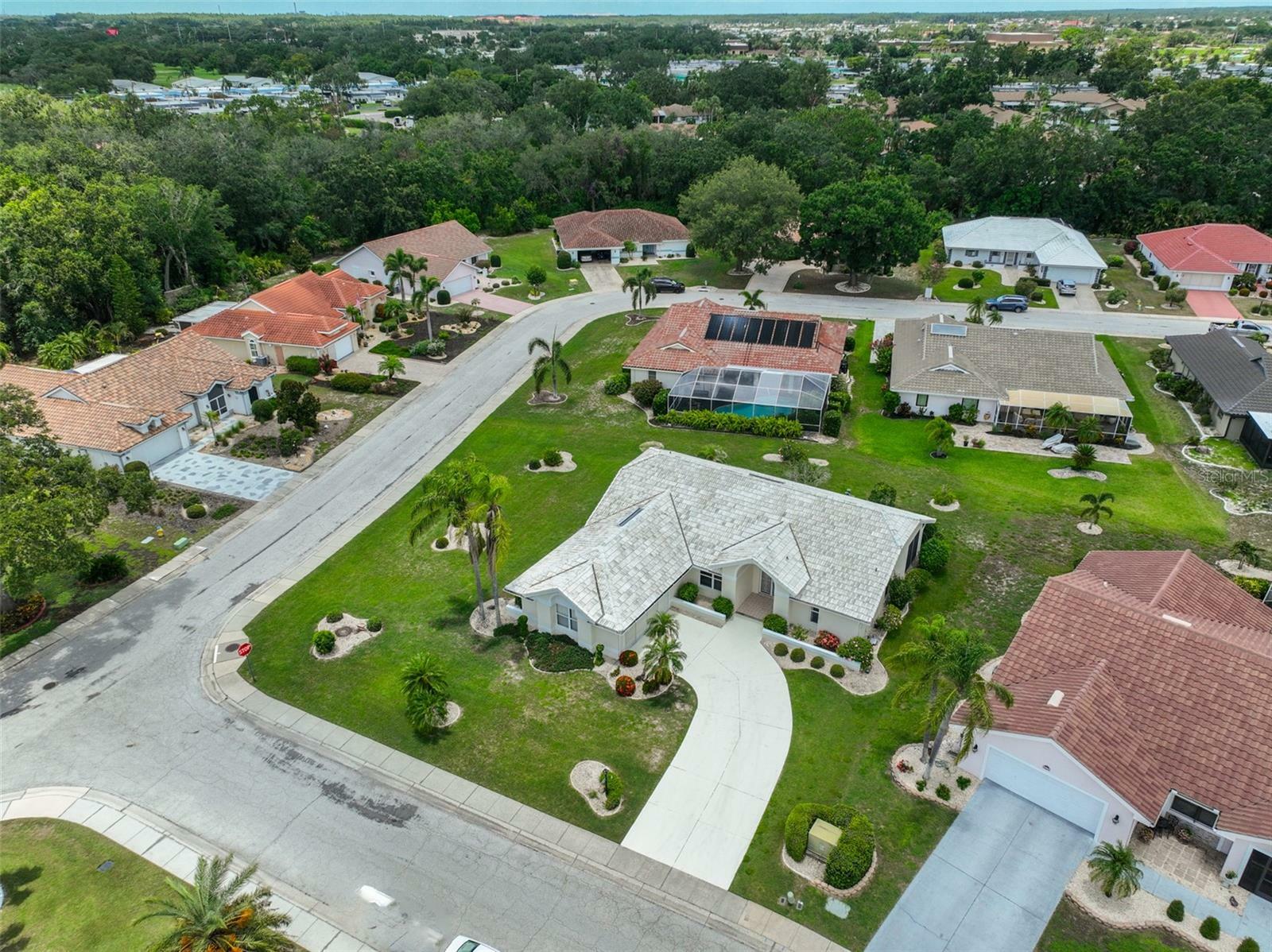 Property Photo:  602 Deep Lake Lane  FL 33573 