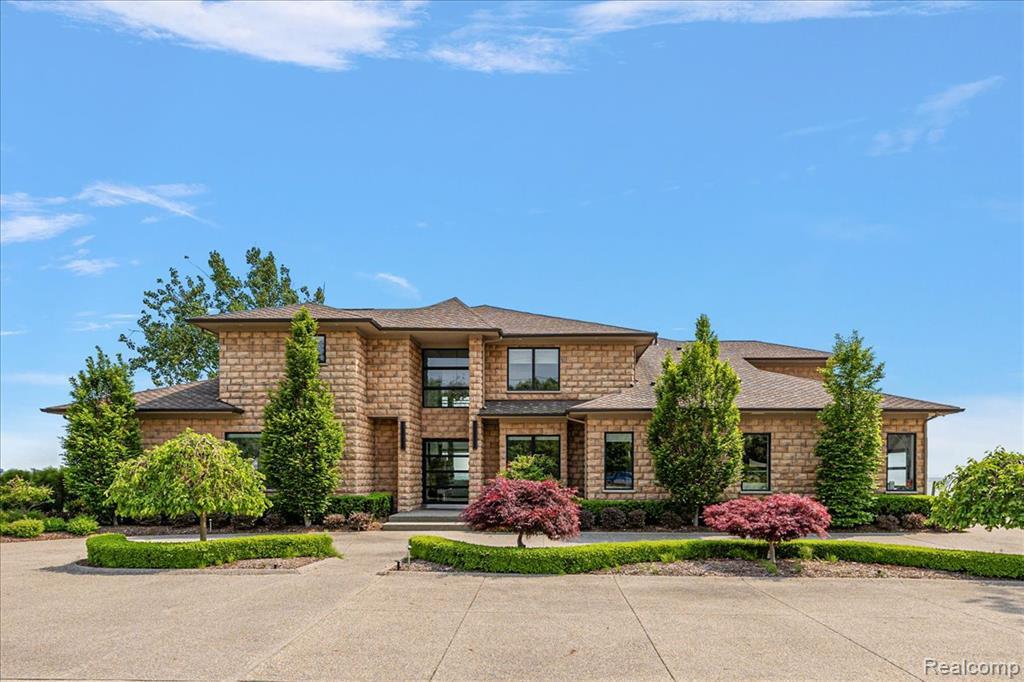 Property Photo: 8349 Dixie Highway MI 48023 2550