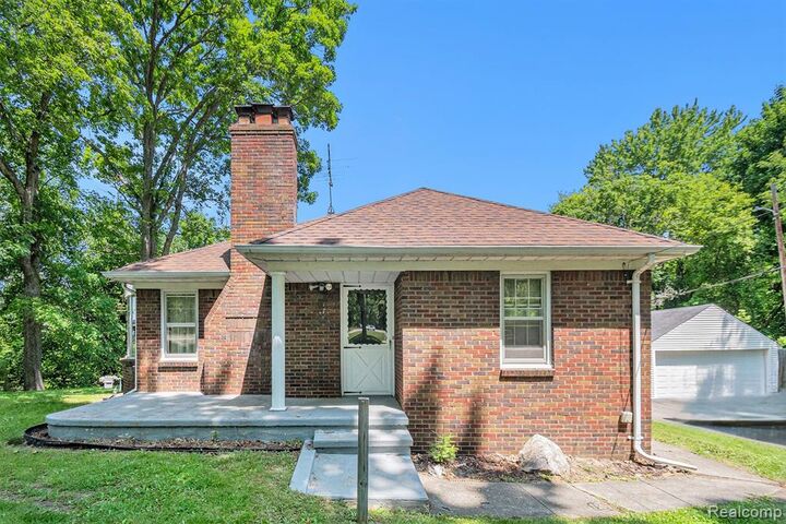 Property Photo:  3382 W Silver Lake Road  MI 48430 1375 