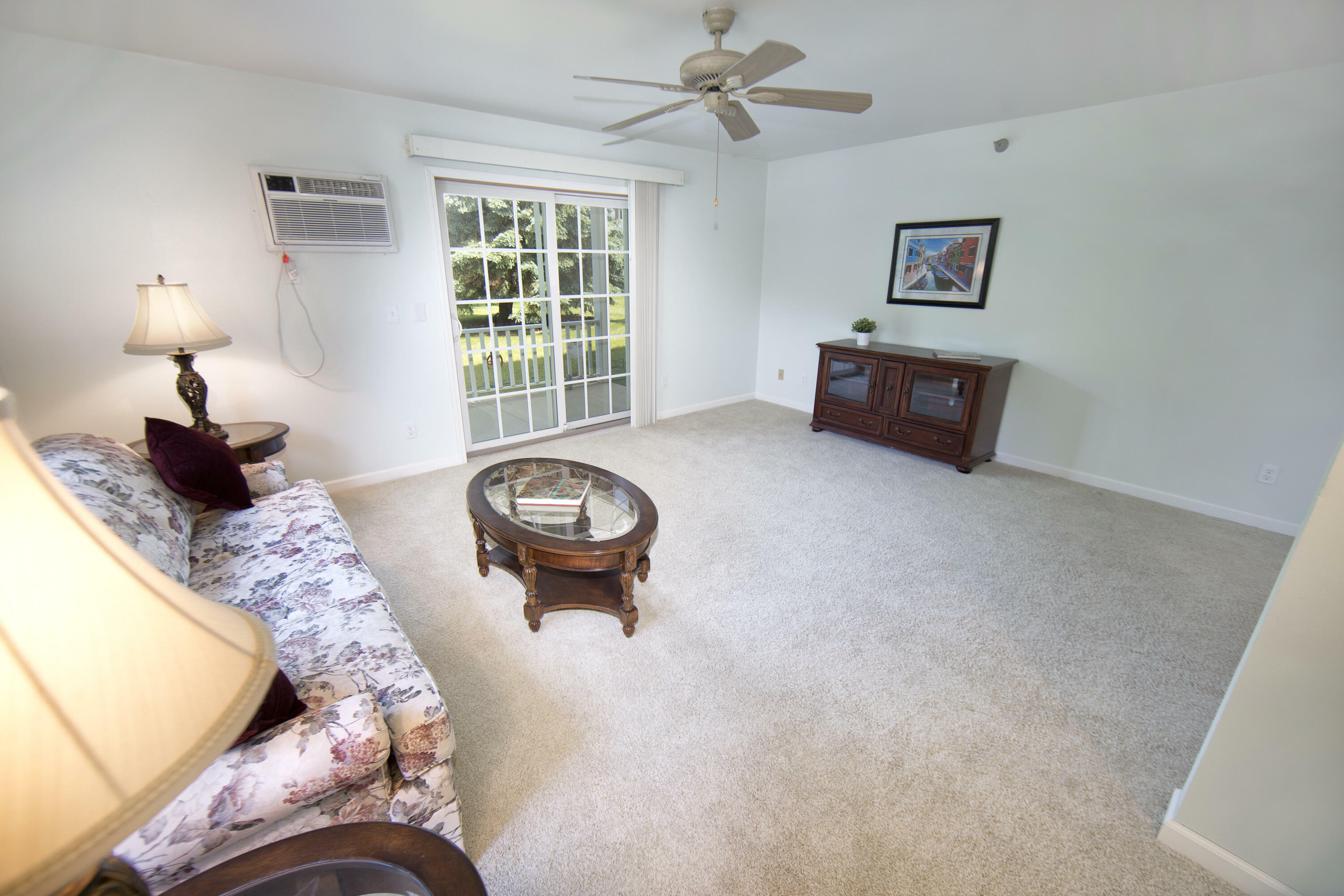 Property Photo: 715 Canterberry Ct 102 WI 53090