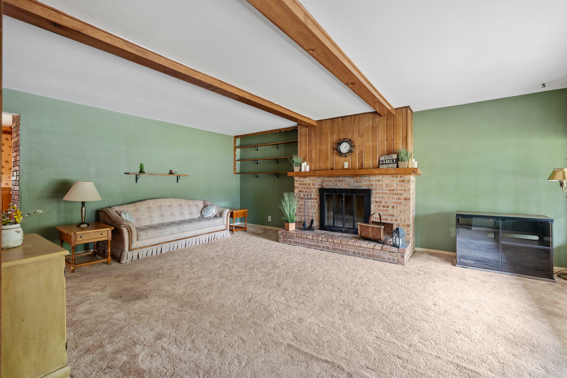 Property Photo: 7873 N Edgeworth Dr WI 53223