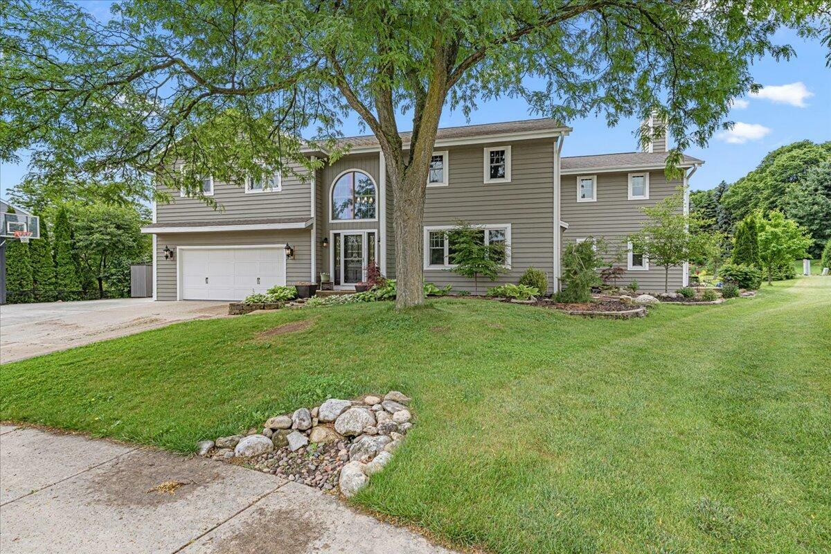 Property Photo: 1021 Aspen Pl WI 53095